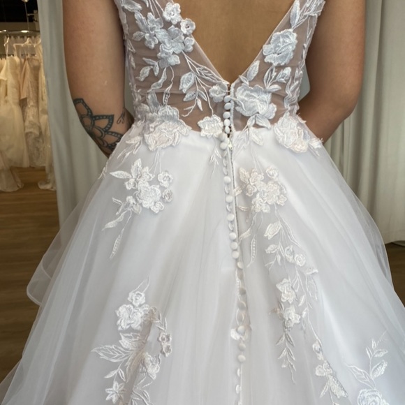 Unaltered Wedding Dress (Never Worn) - Picture 5 of 7